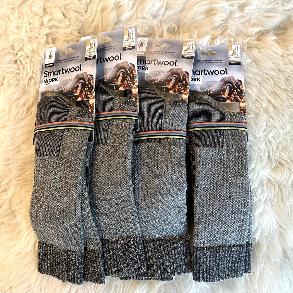 Lot of 4 Smartwool work crew socks - unisex